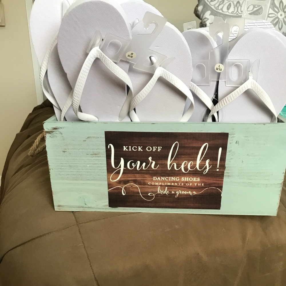 Women’s flips flops for wedding dancing. 18 pairs